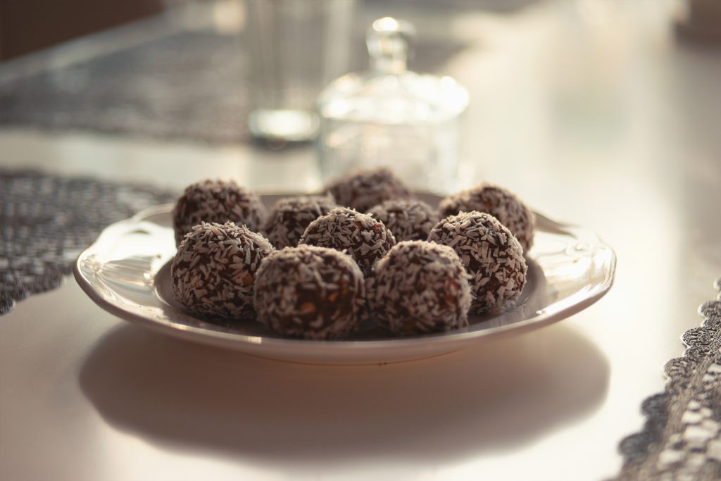 How to make healthy Vegan Chocolate Date balls