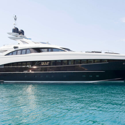Luxury yacht Charter in Dubai