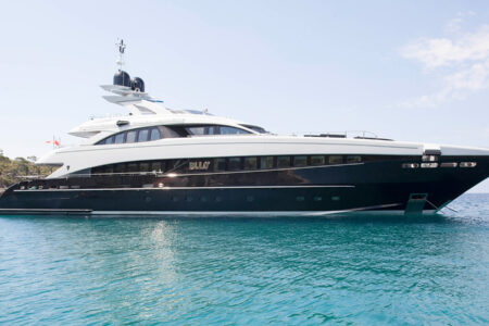 Luxury yacht Charter in Dubai